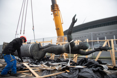 Скульптуры из СКК переехали на «Газпром Арену»