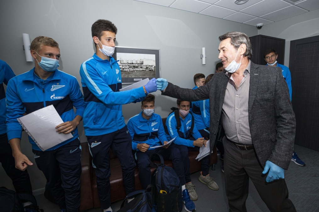 Подписание профессиональных контрактов футболистов молодежной команды