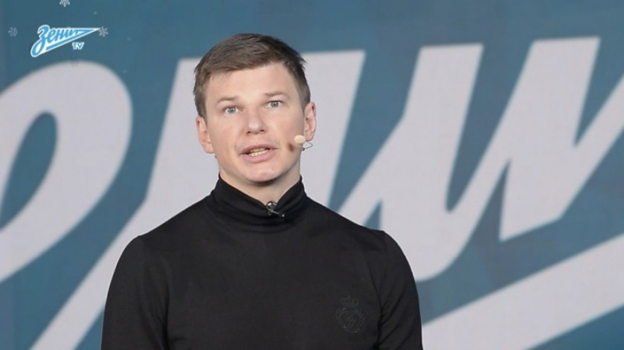 «Празднуем вместе»: сине-бело-голубые поздравляют петербургских врачей с Новым годом