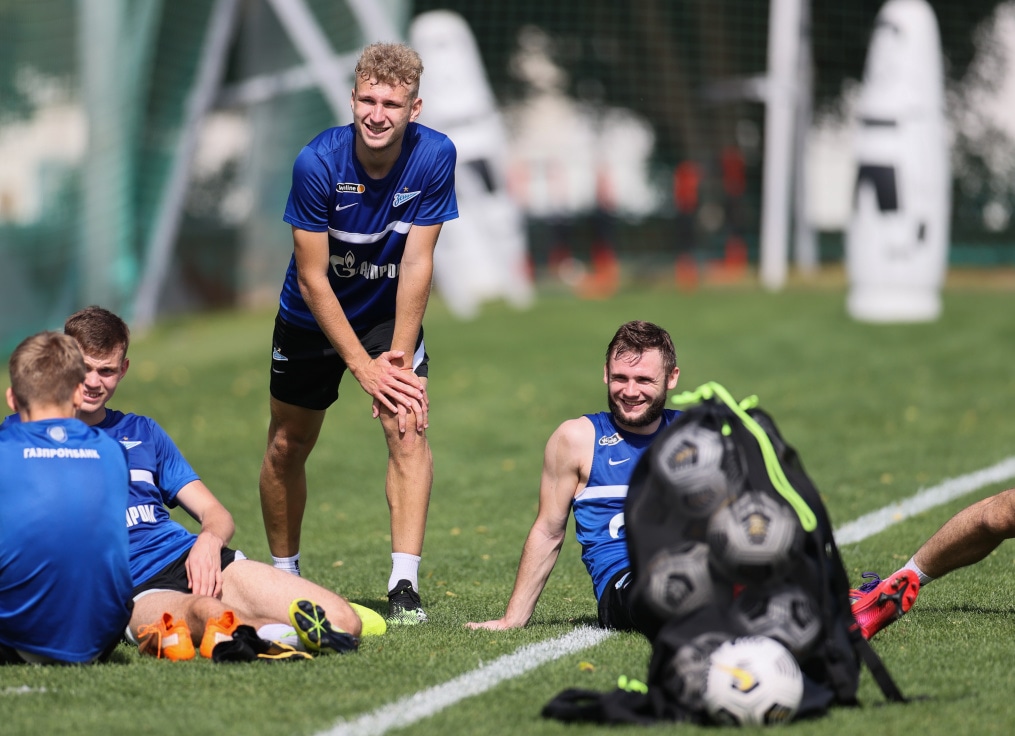 «Газпром»-тренировочные сборы «Зенита» в Дубае: 26 января, утренняя тренировка