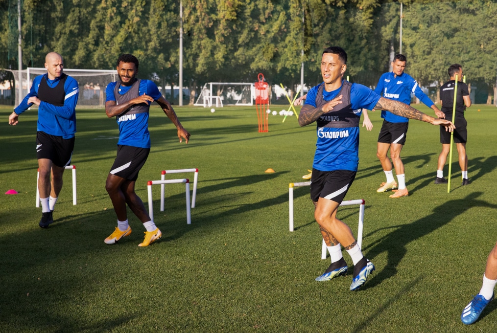 «Газпром»-тренировочные сборы «Зенита» в Дубае: 01 февраля, вечерняя тренировка