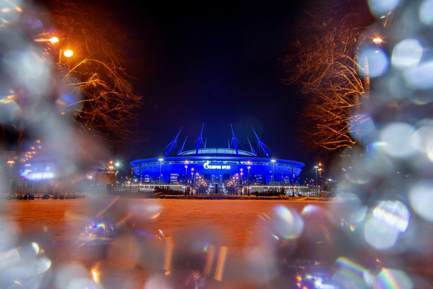 Ночные виды стадиона «Газпром Арена»