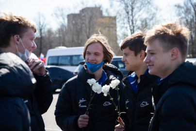 Основной состав «Зенита», женская команда и «Газпром»-Академия почтили память жертв войны на Пискаревском мемориале
