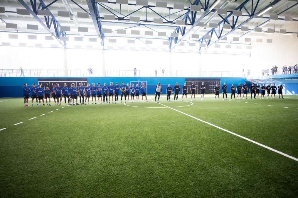 Выпускники Академии  провели матч с тренерами и легендами «Зенита»