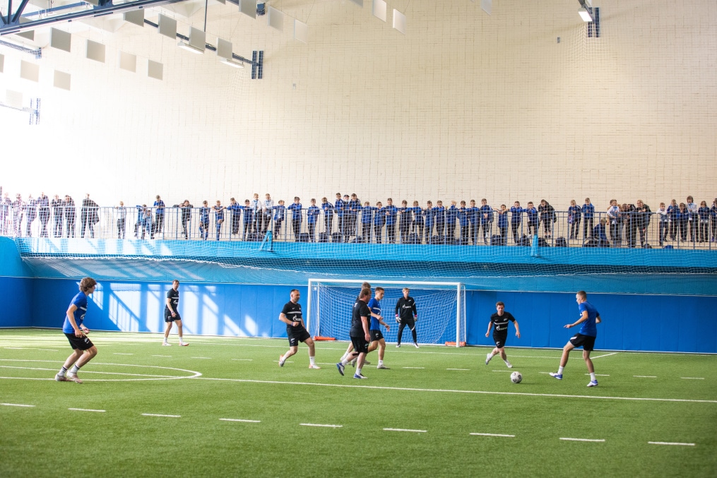 Выпускники Академии  провели матч с тренерами и легендами «Зенита»