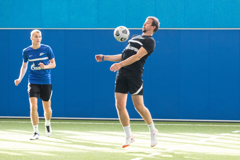 Выпускники Академии  провели матч с тренерами и легендами «Зенита»