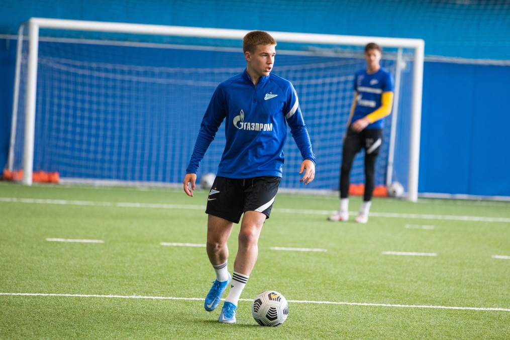 Выпускники Академии  провели матч с тренерами и легендами «Зенита»