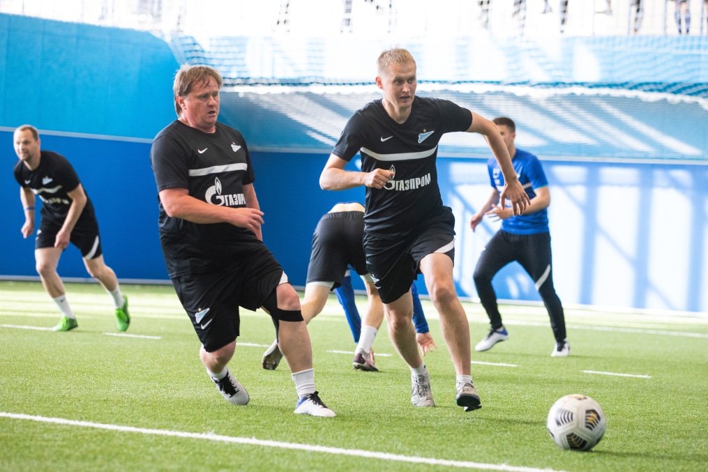 Выпускники Академии  провели матч с тренерами и легендами «Зенита»