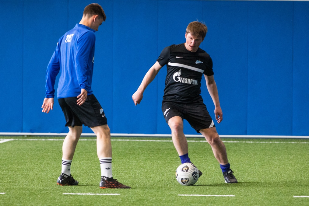 Выпускники Академии  провели матч с тренерами и легендами «Зенита»