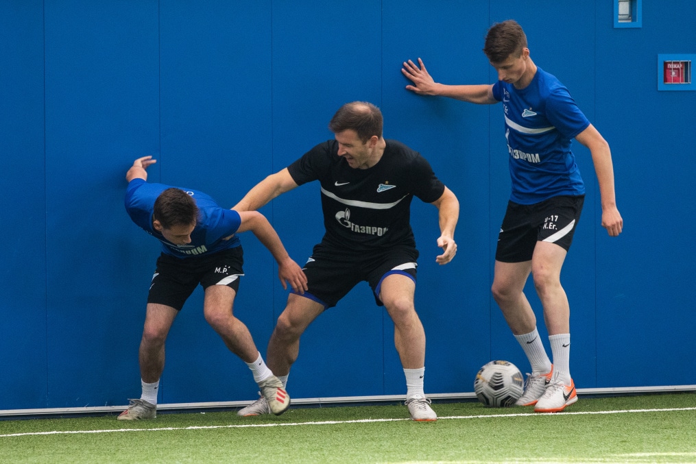 Выпускники Академии  провели матч с тренерами и легендами «Зенита»