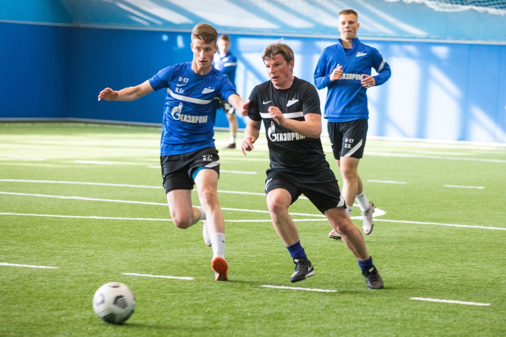 Выпускники Академии  провели матч с тренерами и легендами «Зенита»