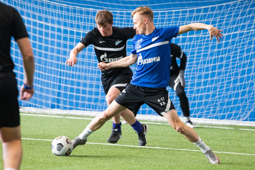 Выпускники Академии  провели матч с тренерами и легендами «Зенита»