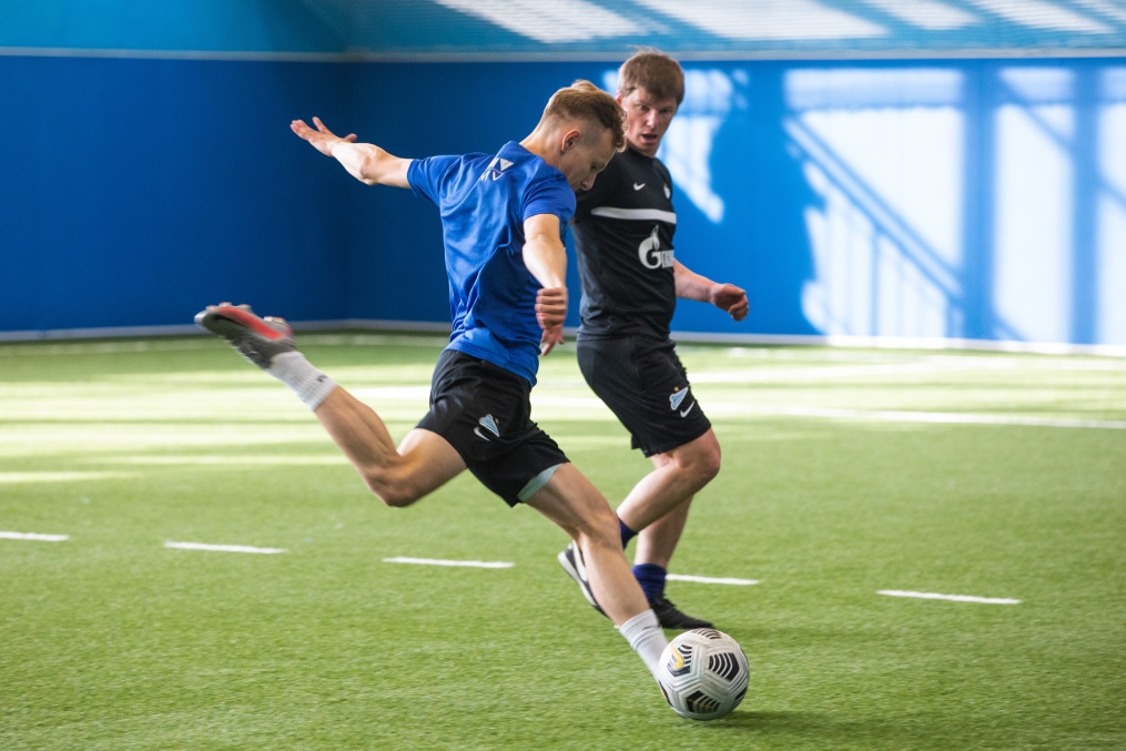 Выпускники Академии  провели матч с тренерами и легендами «Зенита»