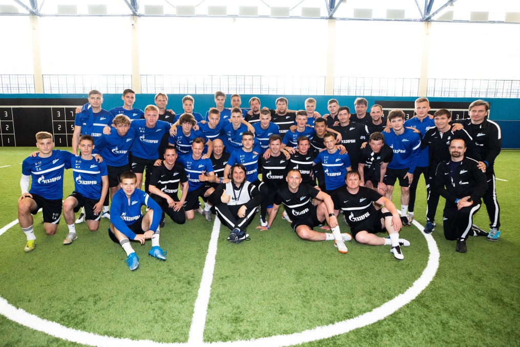 Выпускники Академии  провели матч с тренерами и легендами «Зенита»