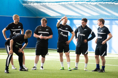 Выпускники Академии  провели матч с тренерами и легендами «Зенита»