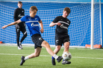 Выпускники Академии  провели матч с тренерами и легендами «Зенита»