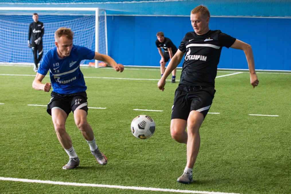 Выпускники Академии  провели матч с тренерами и легендами «Зенита»