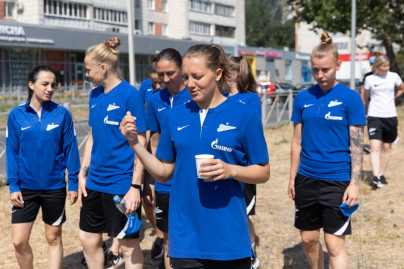 Прогулка женской команды перед матчем «Рубин» — «Зенит»