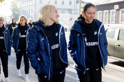 Прогулка женской команды перед матчем Cуперлиги 2021,  «Локомотив» — «Зенит»