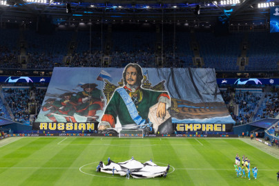 Перфоманс болельщиков и женская команда на матче «Зенит» — «Ювентус»