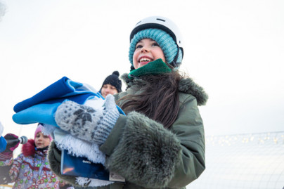 Новогоднее представление на катке у флагштока «Газпром Арены»