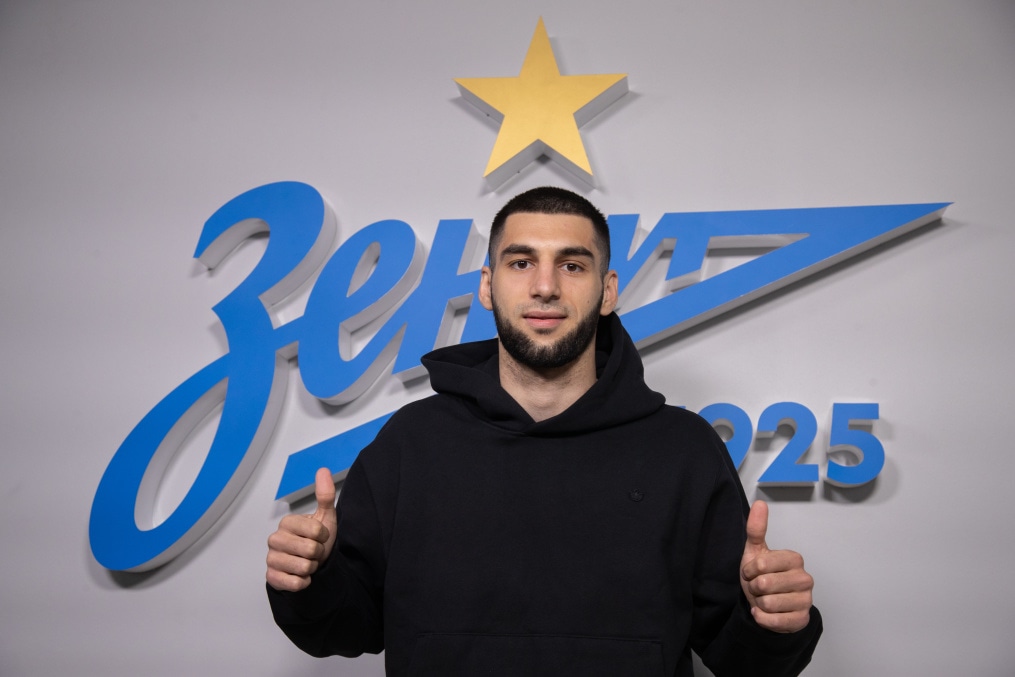 Арсен Адамов подписывает контракт с клубом