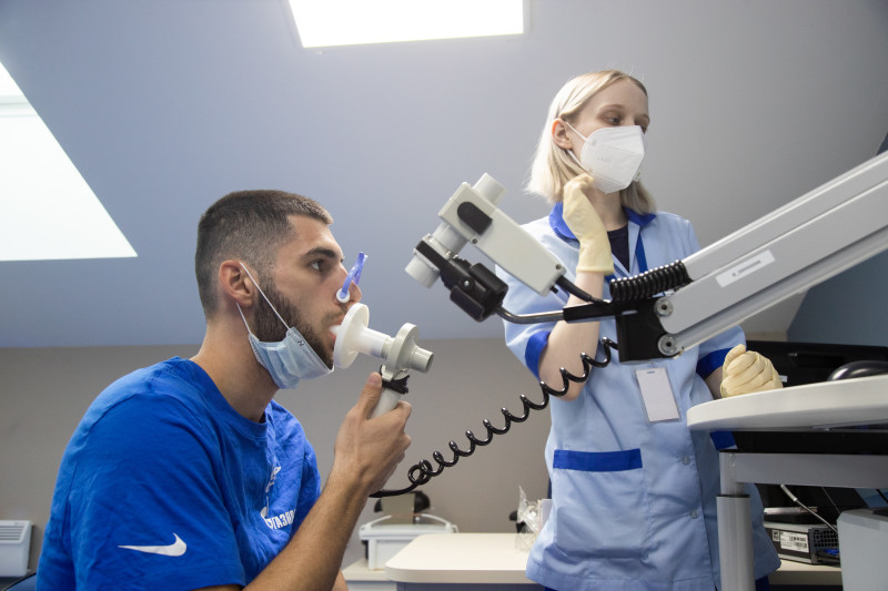 Арсен Адамов проходит медосмотр в ММЦ «СОГАЗ»