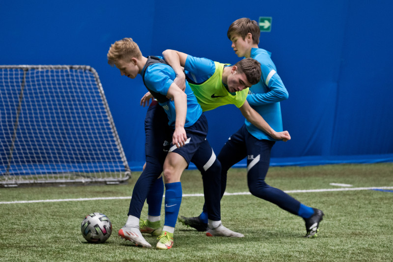 Тренировка «Зенита» U-17 и «Зенита» U-16 в манеже Академии