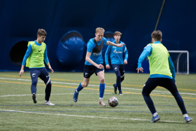 Тренировка «Зенита» U-17 и «Зенита» U-16 в манеже Академии