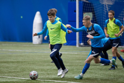 Тренировка «Зенита» U-17 и «Зенита» U-16 в манеже Академии
