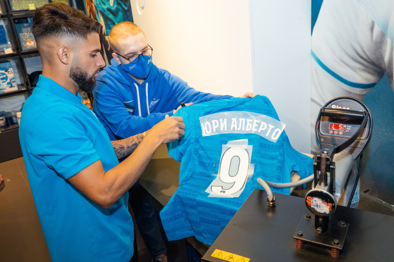 Презентация Юри Алберто, Арсена Адамова и Ивана Сергеева