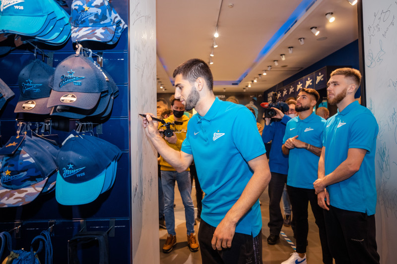 Презентация Юри Алберто, Арсена Адамова и Ивана Сергеева