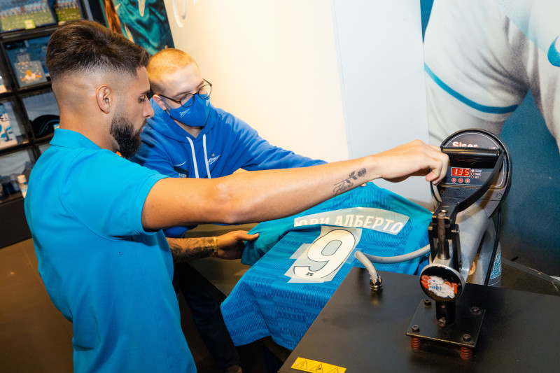 Презентация Юри Алберто, Арсена Адамова и Ивана Сергеева