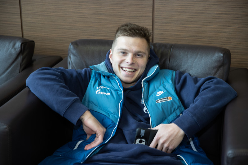 Команда «Зенит» в «Пулково» перед велетом на матч с «Ахматом»