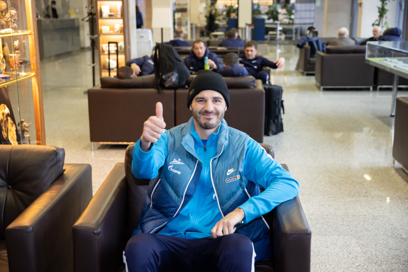 Команда «Зенит» в «Пулково» перед велетом на матч с «Ахматом»