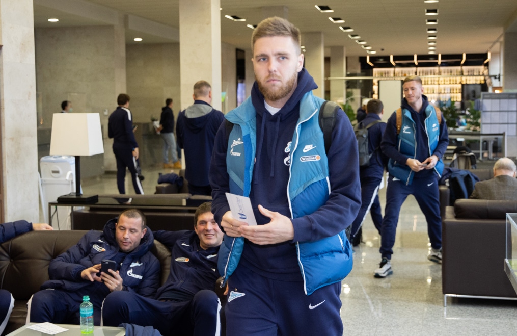 Команда «Зенит» в «Пулково» перед велетом на матч с «Ахматом»