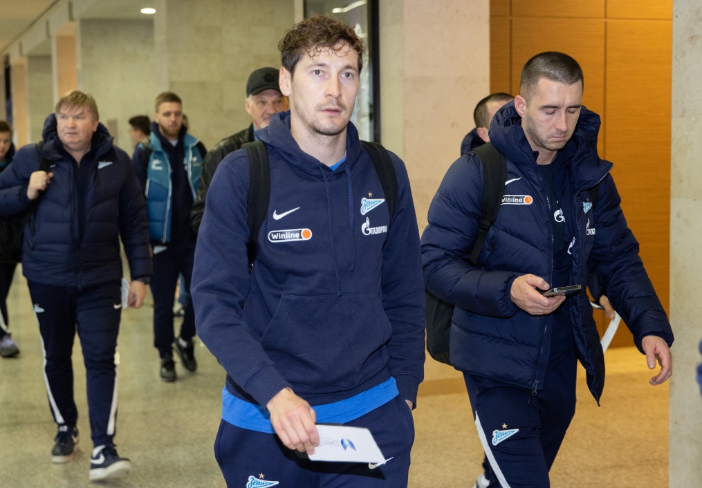 Команда «Зенит» в «Пулково» перед велетом на матч с «Ахматом»