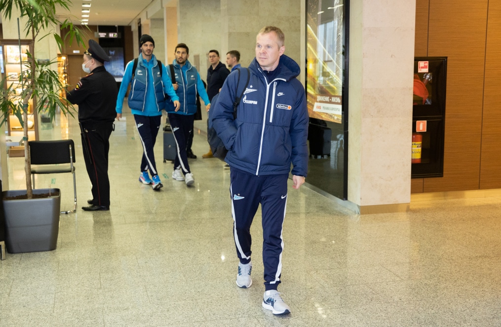 Команда «Зенит» в «Пулково» перед велетом на матч с «Ахматом»