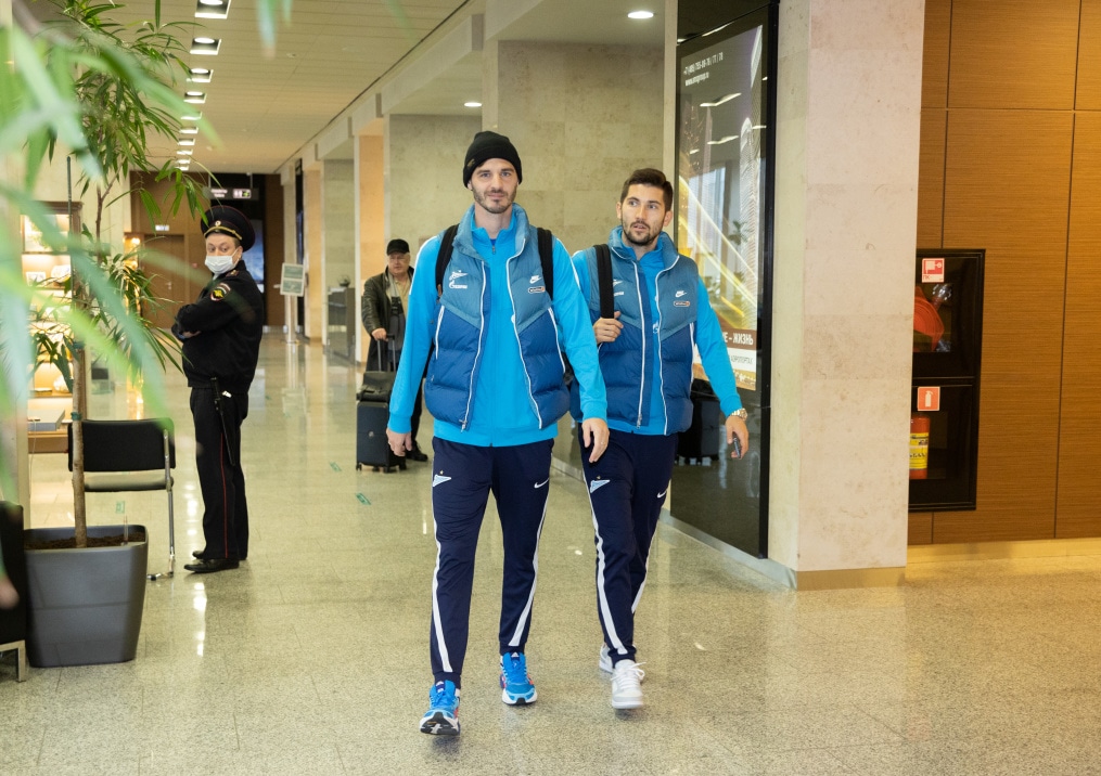 Команда «Зенит» в «Пулково» перед велетом на матч с «Ахматом»