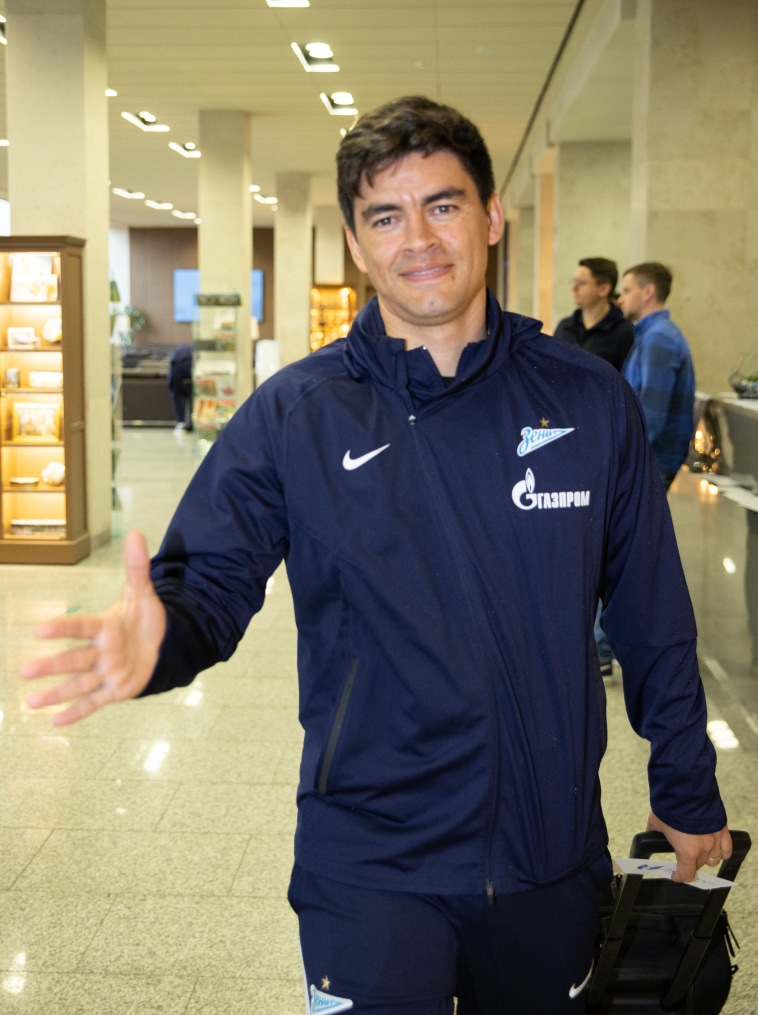 Команда «Зенит» в «Пулково» перед велетом на матч с «Ахматом»