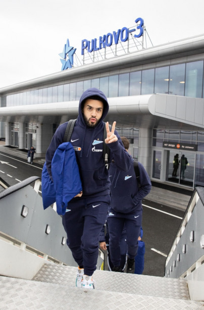 Команда «Зенит» в «Пулково» перед велетом на матч с «Ахматом»