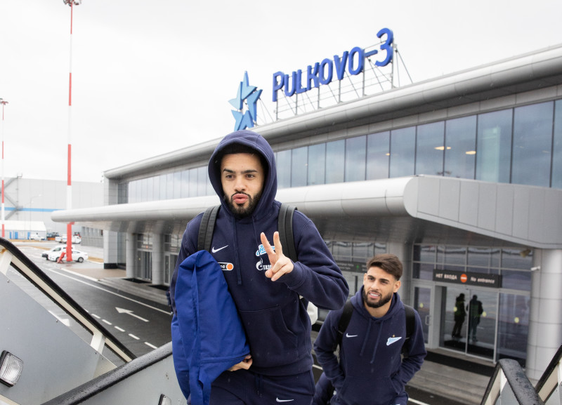 Команда «Зенит» в «Пулково» перед велетом на матч с «Ахматом»