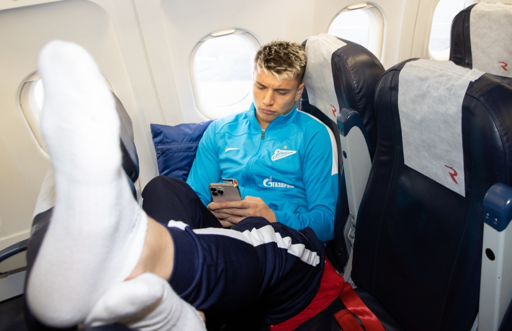 Команда «Зенит» в «Пулково» перед велетом на матч с «Ахматом»