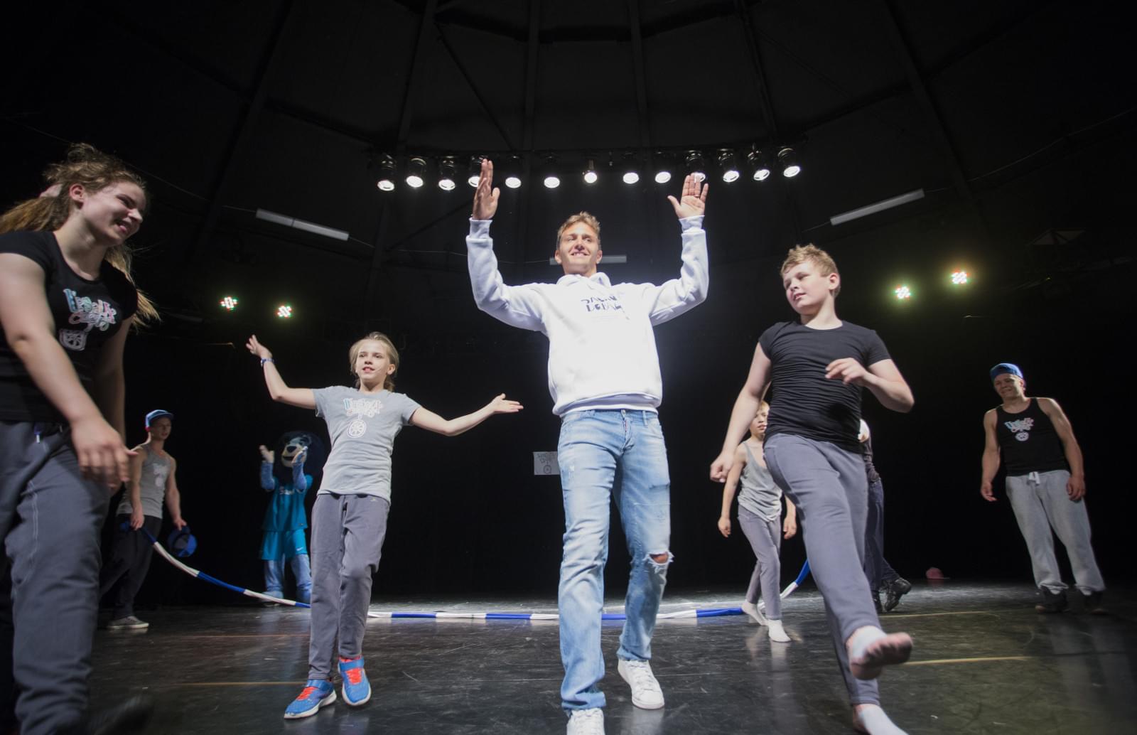 Давай-давай!»: Доменико Кришито поработал цирковым артистом