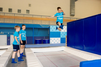 Занятия по акробатике в батутном центре «Газпром»-Академии