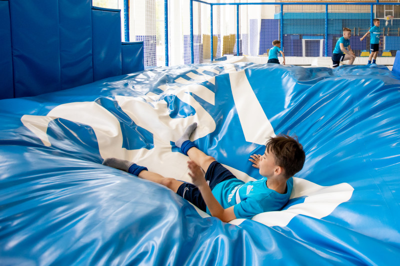 Занятия по акробатике в батутном центре «Газпром»-Академии