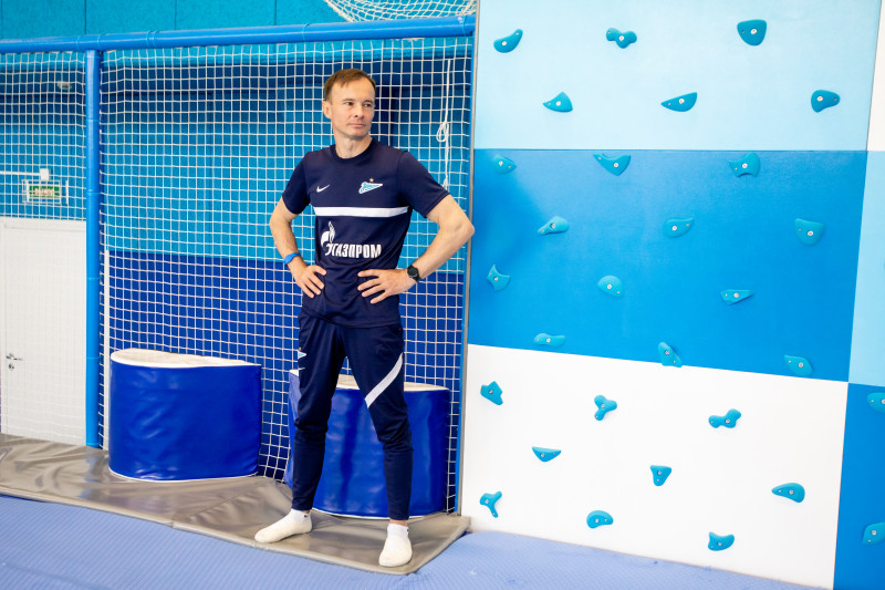 Занятия по акробатике в батутном центре «Газпром»-Академии