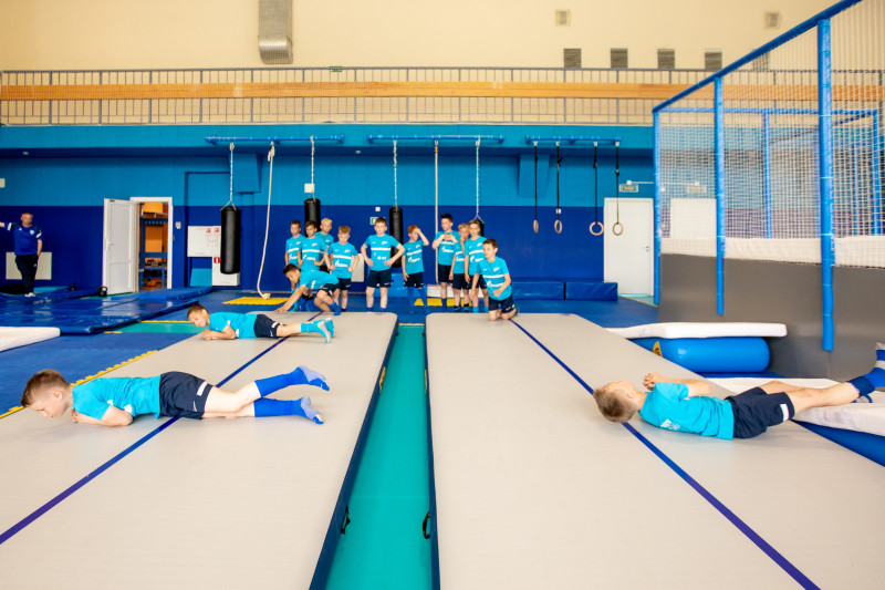 Занятия по акробатике в батутном центре «Газпром»-Академии