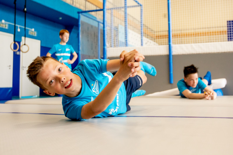 Занятия по акробатике в батутном центре «Газпром»-Академии