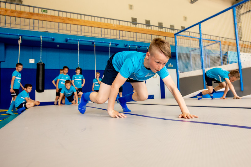 Занятия по акробатике в батутном центре «Газпром»-Академии